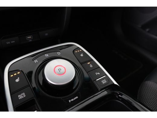 Kia e-Niro DynamicPlusLine 64 kWh | 1e Eigenaar! | Open Dak | Stoel/Stuur Verwarming | Camera | Navi | Cruis... ActivLease financial lease