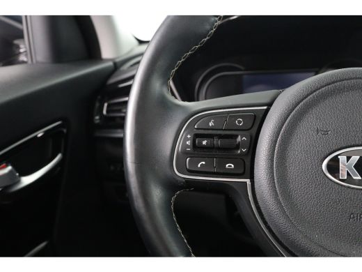 Kia e-Niro DynamicPlusLine 64 kWh | 1e Eigenaar! | Open Dak | Stoel/Stuur Verwarming | Camera | Navi | Cruis... ActivLease financial lease