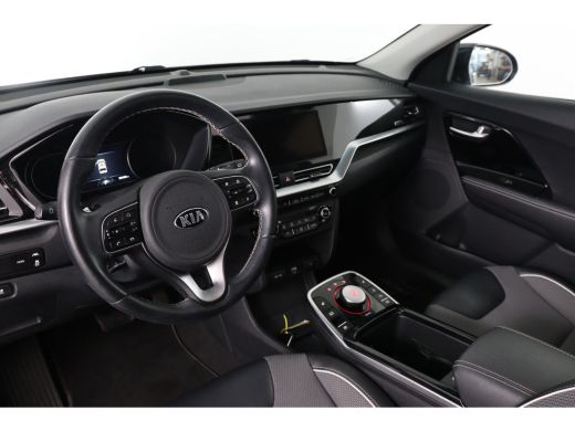 Kia e-Niro DynamicPlusLine 64 kWh | 1e Eigenaar! | Open Dak | Stoel/Stuur Verwarming | Camera | Navi | Cruis... ActivLease financial lease