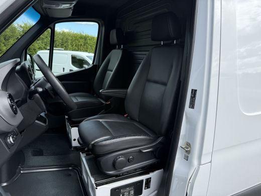 Mercedes-Benz Sprinter 316 CDI 164 PK AUTOMAAT / L2H2 / HYDR. LAADKLEP / AFNEEMBARE 2.8 TONS TREKHAAK / CAMERA / 1e EIG. ActivLease financial lease