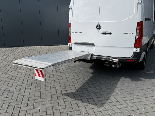 Mercedes-Benz Sprinter 316 CDI 164 PK AUTOMAAT / L2H2 / HYDR. LAADKLEP / AFNEEMBARE 2.8 TONS TREKHAAK / CAMERA / 1e EIG. ActivLease financial lease