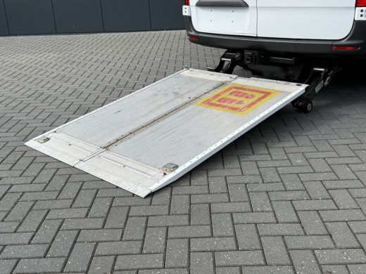 Mercedes-Benz Sprinter 316 CDI 164 PK AUTOMAAT / L2H2 / HYDR. LAADKLEP / AFNEEMBARE 2.8 TONS TREKHAAK / CAMERA / 1e EIG. ActivLease financial lease