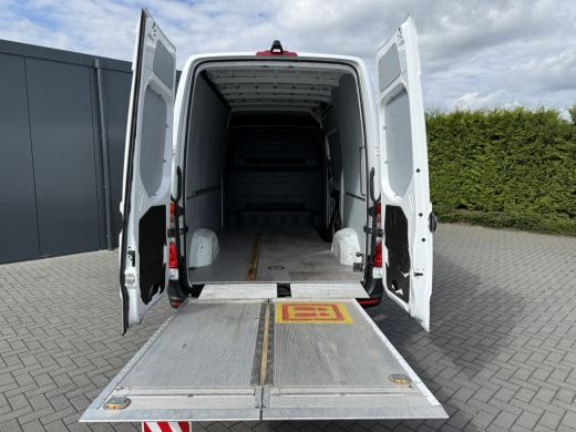 Mercedes-Benz Sprinter 316 CDI 164 PK AUTOMAAT / L2H2 / HYDR. LAADKLEP / AFNEEMBARE 2.8 TONS TREKHAAK / CAMERA / 1e EIG. ActivLease financial lease