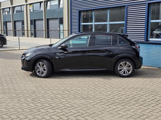 Peugeot e-208 EV Allure Pack 50 kWh | Achterbank in delen neerklapbaar | Achteruitrijcamera | Airco (automatisc... ActivLease financial lease