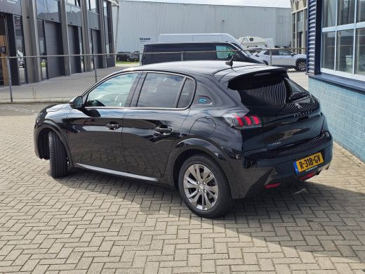 Peugeot e-208 EV Allure Pack 50 kWh | Achterbank in delen neerklapbaar | Achteruitrijcamera | Airco (automatisc... ActivLease financial lease