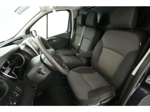Renault Trafic 2.0 dCi 145PK T29 L2H1 | Airco | Camera | Cruise | 3 Zits | Trekhaak | Carplay | Parkeersens. ActivLease financial lease