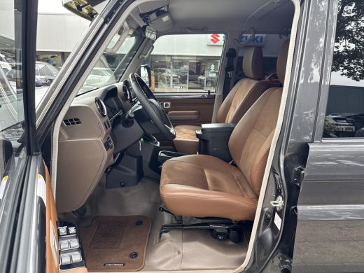 Toyota Land Cruiser LC79 2.8 D-4D Pick Up Dubbel Cabine 5-Persoons | 06-10141018 Voor meer informatie ActivLease financial lease
