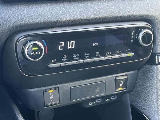 Toyota Yaris 1.5 Hybrid 115 Dynamic | Parkeersensoren | Dode hoek waarschuwing | Stoelverwarming | LED koplamp... ActivLease financial lease