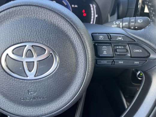 Toyota Yaris 1.5 Hybrid 115 Dynamic | Parkeersensoren | Dode hoek waarschuwing | Stoelverwarming | LED koplamp... ActivLease financial lease