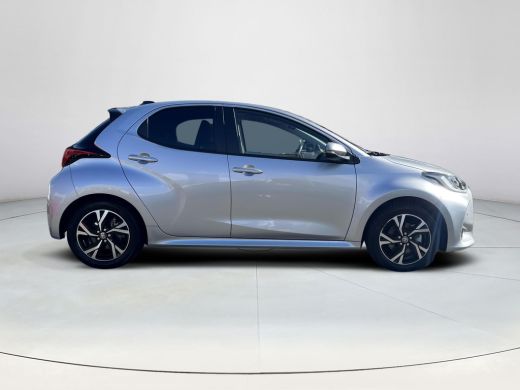 Toyota Yaris 1.5 Hybrid 115 Dynamic | Parkeersensoren | Dode hoek waarschuwing | Stoelverwarming | LED koplamp... ActivLease financial lease