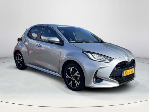 Toyota Yaris 1.5 Hybrid 115 Dynamic | Parkeersensoren | Dode hoek waarschuwing | Stoelverwarming | LED koplamp... ActivLease financial lease