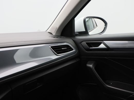 Volkswagen T-Roc 1.5 TSi 150 Pk Automaat Style | Carplay | IQ.Light LED | Panoramadak | Virtual Cockpit | Adaptive... ActivLease financial lease