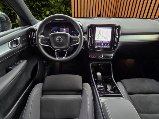 Volvo  XC40 2.0 B4 Plus Dark | Trekhaak | Camera | Pano | Harman/Kardon | Memory ActivLease financial lease