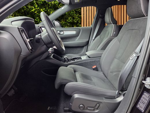 Volvo  XC40 2.0 B4 Plus Dark | Trekhaak | Camera | Pano | Harman/Kardon | Memory ActivLease financial lease