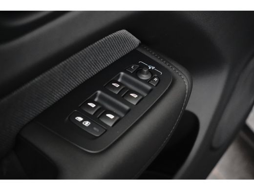Volvo  XC60 T6 Plus dark black edition 2026 Luchtvering | Head up Display | Panoramadak | Achterbank verwarmd... ActivLease financial lease