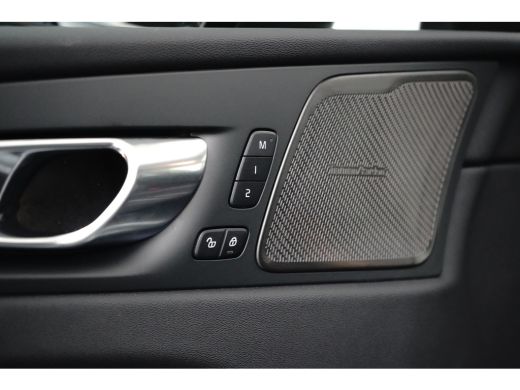 Volvo  XC60 T6 Plus dark black edition 2026 Luchtvering | Head up Display | Panoramadak | Achterbank verwarmd... ActivLease financial lease