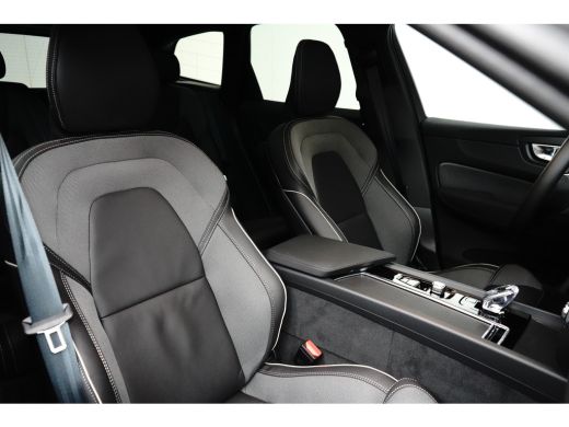 Volvo  XC60 T6 Plus dark black edition 2026 Luchtvering | Head up Display | Panoramadak | Achterbank verwarmd... ActivLease financial lease