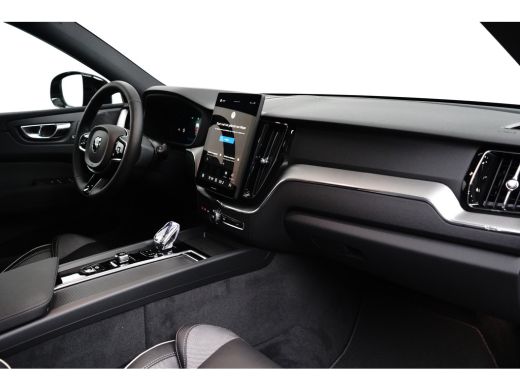 Volvo  XC60 T6 Plus dark black edition 2026 Luchtvering | Head up Display | Panoramadak | Achterbank verwarmd... ActivLease financial lease