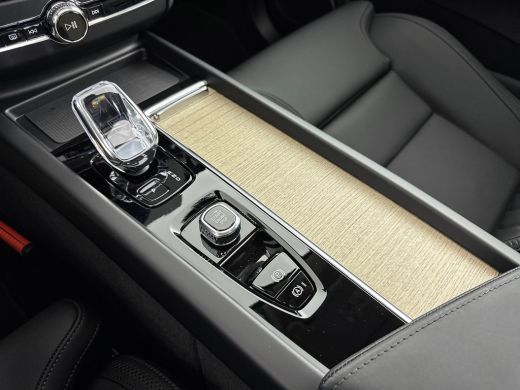 Volvo  XC60 T6 Recharge Ultra Dark | 20" | Luchtvering | Trekhaak | Head-Up | Panoramadak | Elektr. verst. st... ActivLease financial lease