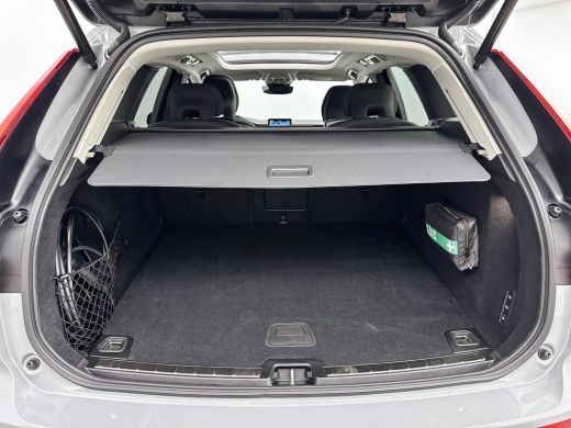 Volvo  XC60 T6 Recharge Ultra Dark | 20" | Luchtvering | Trekhaak | Head-Up | Panoramadak | Elektr. verst. st... ActivLease financial lease