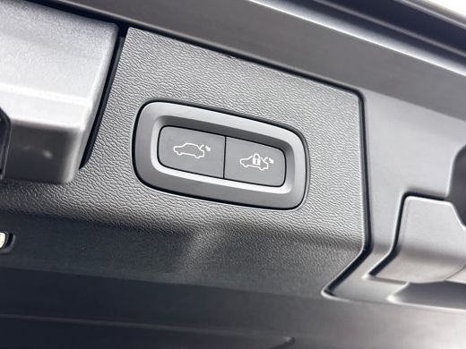 Volvo  XC60 T6 Recharge Ultra Dark | 20" | Luchtvering | Trekhaak | Head-Up | Panoramadak | Elektr. verst. st... ActivLease financial lease