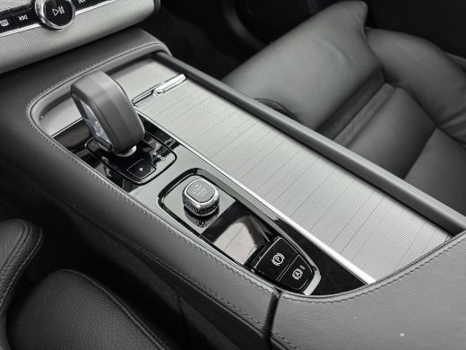 Volvo  XC90 2.0 T8 Recharge AWD Ultimate Dark ActivLease financial lease