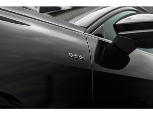 Audi A5 Avant S edition | Trekhaak | Side assist | Remzadels rood | Optiek zwart | Privacy glas | ActivLease financial lease