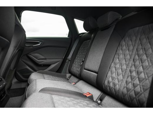 Audi A5 Avant S edition | Trekhaak | Side assist | Remzadels rood | Optiek zwart | Privacy glas | ActivLease financial lease