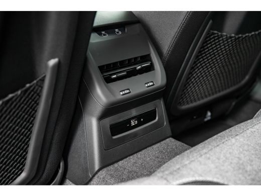 Audi A5 Avant S edition | Trekhaak | Side assist | Remzadels rood | Optiek zwart | Privacy glas | ActivLease financial lease