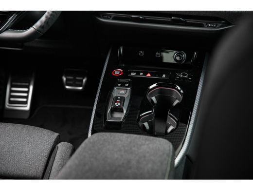 Audi A5 Avant S edition | Trekhaak | Side assist | Remzadels rood | Optiek zwart | Privacy glas | ActivLease financial lease
