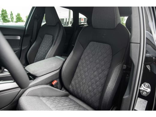 Audi A5 Avant S edition | Trekhaak | Side assist | Remzadels rood | Optiek zwart | Privacy glas | ActivLease financial lease