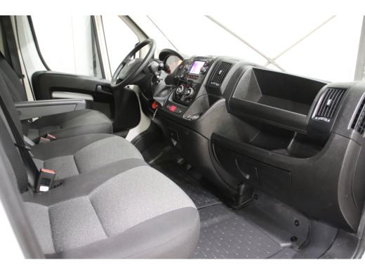 Fiat Ducato BAKWAGEN MEUBELBAK MET LAADKLEP BAKWAGEN MEUBELBAK 1000KG Laadvermogen ActivLease financial lease