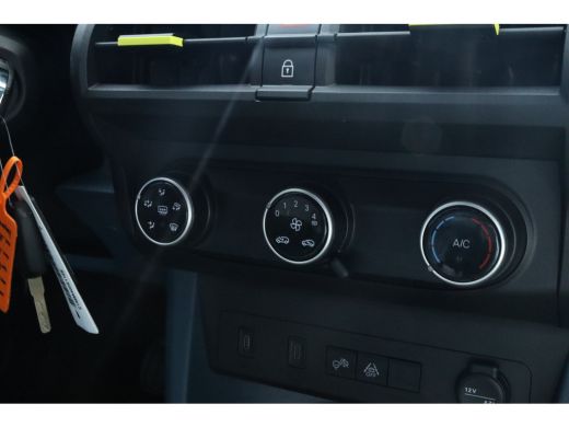 Fiat Grande Panda Icon | 10,25" touchscreen radio met Bluetooth, DAB & USB | Airconditioning handmatig | Cruise Con... ActivLease financial lease