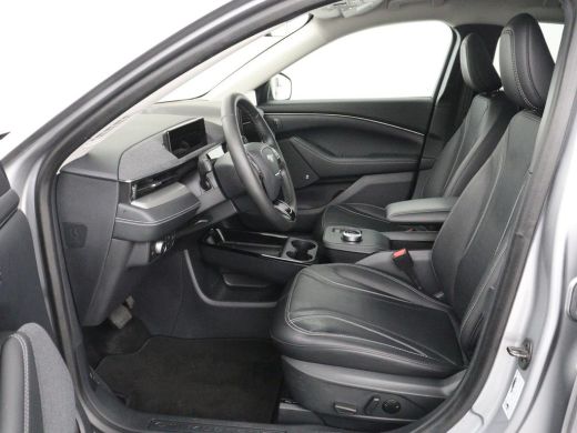 Ford Mustang Mach-E Mach-E RWD 75 kWh | SOH 91,7% | Panoramadak | 360 Camera | Leder | Stoelverwarming | Adaptive cru... ActivLease financial lease