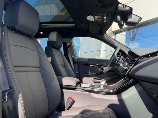 Land Rover Range Rover Evoque P270e AWD SE Dynamic | 20 Inch | 360gr Camera | Black Pack | Cold Climate | Pano | Meridian ActivLease financial lease