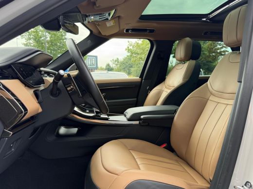 Land Rover Range Rover Sport P550e Autobiography | Vierwielsturing | Afn trekhaak | Massage | 23" Carbon | Softclose | Koelbox... ActivLease financial lease