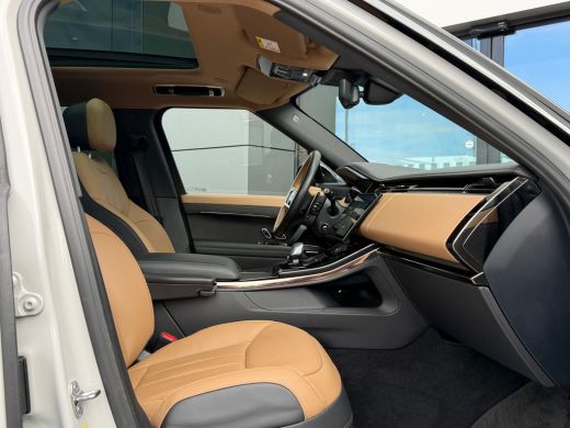 Land Rover Range Rover Sport P550e Autobiography | Vierwielsturing | Afn trekhaak | Massage | 23" Carbon | Softclose | Koelbox... ActivLease financial lease
