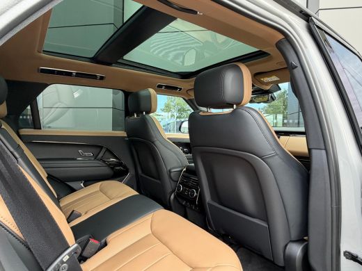 Land Rover Range Rover Sport P550e Autobiography | Vierwielsturing | Afn trekhaak | Massage | 23" Carbon | Softclose | Koelbox... ActivLease financial lease