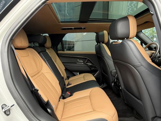 Land Rover Range Rover Sport P550e Autobiography | Vierwielsturing | Afn trekhaak | Massage | 23" Carbon | Softclose | Koelbox... ActivLease financial lease