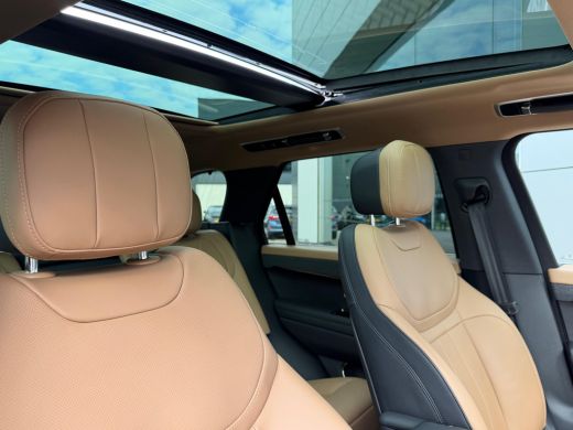 Land Rover Range Rover Sport P550e Autobiography | Vierwielsturing | Afn trekhaak | Massage | 23" Carbon | Softclose | Koelbox... ActivLease financial lease