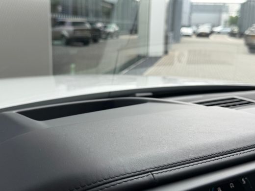 Land Rover Range Rover Sport P550e Autobiography | Vierwielsturing | Afn trekhaak | Massage | 23" Carbon | Softclose | Koelbox... ActivLease financial lease