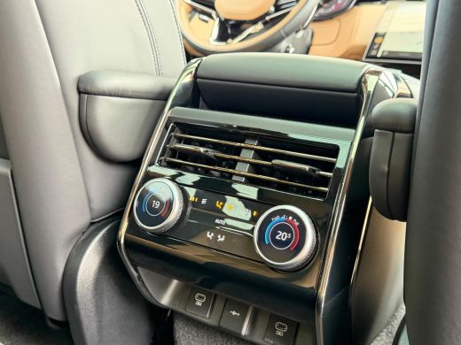 Land Rover Range Rover Sport P550e Autobiography | Vierwielsturing | Afn trekhaak | Massage | 23" Carbon | Softclose | Koelbox... ActivLease financial lease