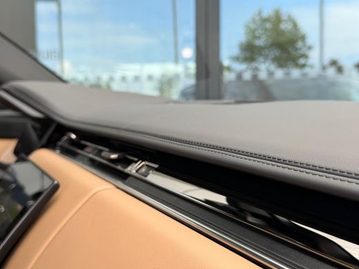 Land Rover Range Rover Sport P550e Autobiography | Vierwielsturing | Afn trekhaak | Massage | 23" Carbon | Softclose | Koelbox... ActivLease financial lease