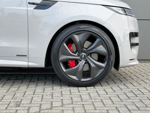 Land Rover Range Rover Sport P550e Autobiography | Vierwielsturing | Afn trekhaak | Massage | 23" Carbon | Softclose | Koelbox... ActivLease financial lease