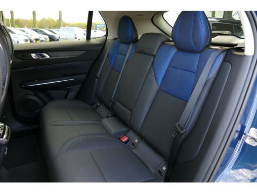 Lynk & Co 01 1.5 262PK PLUG-IN HYBRID AUTOMAAT / CAMERA V+A / PANO.DAK / KEYLESS / ELEKTR. ACHTERKLEP / 20" LM... ActivLease financial lease