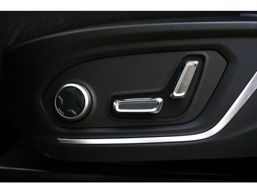 Lynk & Co 01 1.5 262PK PLUG-IN HYBRID AUTOMAAT / CAMERA V+A / PANO.DAK / KEYLESS / ELEKTR. ACHTERKLEP / 20" LM... ActivLease financial lease