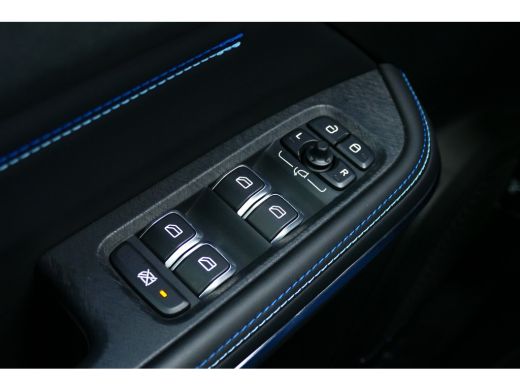 Lynk & Co 01 1.5 262PK PLUG-IN HYBRID AUTOMAAT / CAMERA V+A / PANO.DAK / KEYLESS / ELEKTR. ACHTERKLEP / 20" LM... ActivLease financial lease
