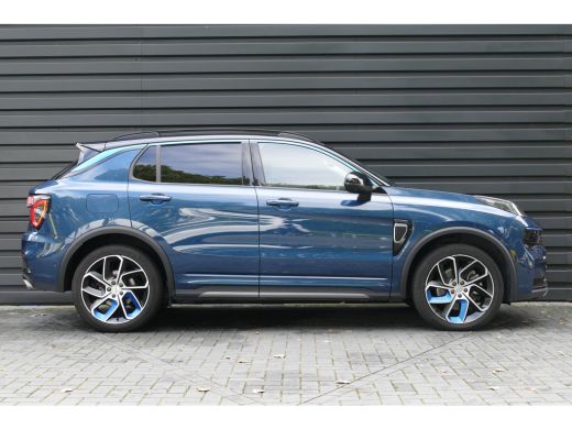 Lynk & Co 01 1.5 262PK PLUG-IN HYBRID AUTOMAAT / CAMERA V+A / PANO.DAK / KEYLESS / ELEKTR. ACHTERKLEP / 20" LM... ActivLease financial lease
