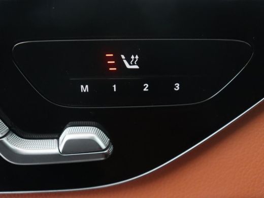 Mercedes-Benz C-Klasse 200 Luxury Line | Panoramadak | Leder | Memory | Adaptive cruise | Stoelverwarming | Burmester | ... ActivLease financial lease