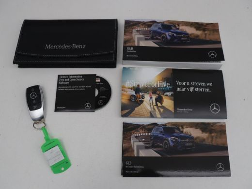 Mercedes-Benz GLB | Panoramadak | Memory | Leder/alcantara | Trekhaak | Cruise control | Stoelverwarming | Camera |... ActivLease financial lease